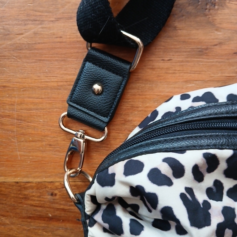 Chicos Cheetah Print Travel Bag, Removable Strap - Picture 5 of 8